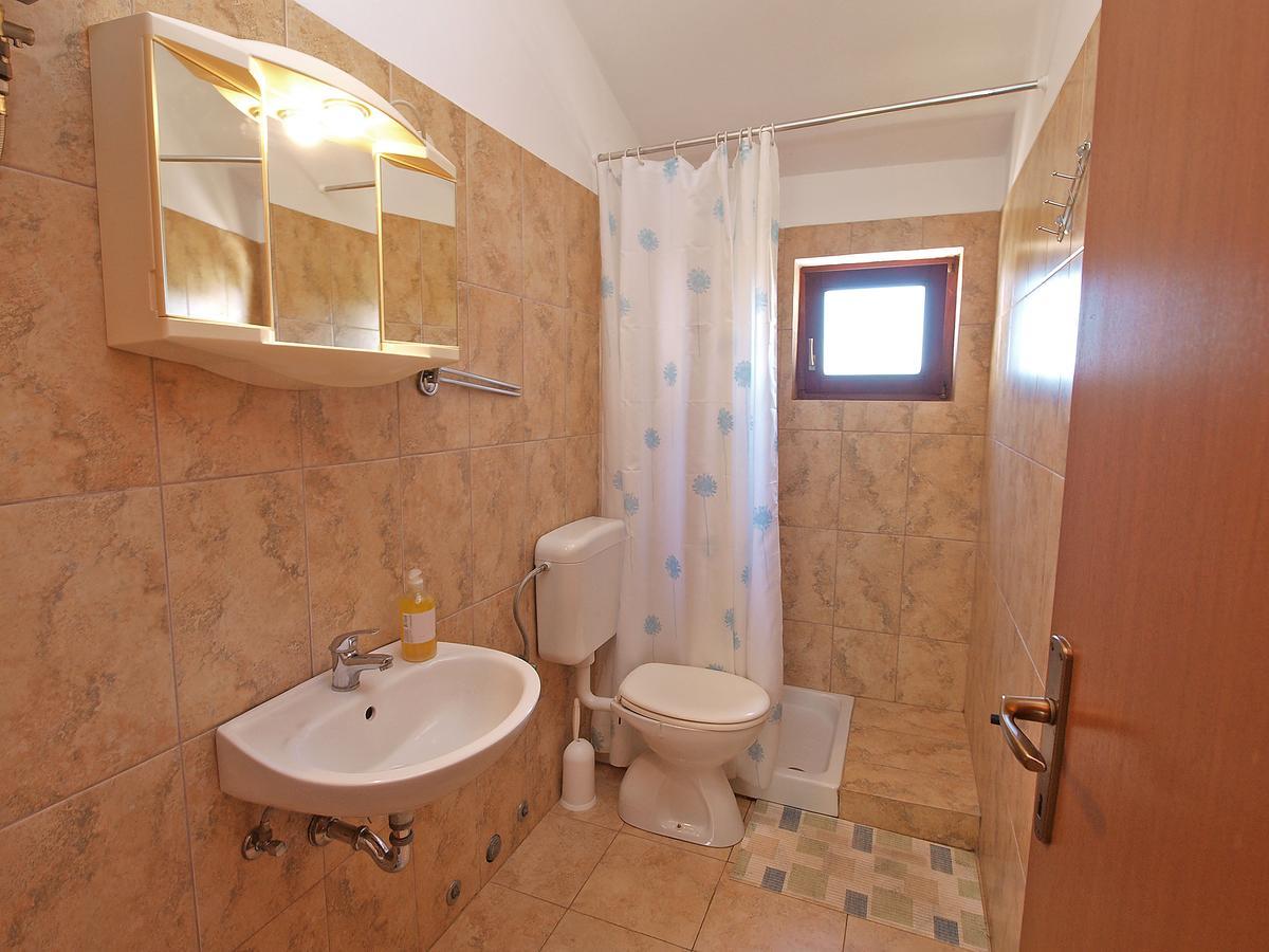 Apartment Mate 909