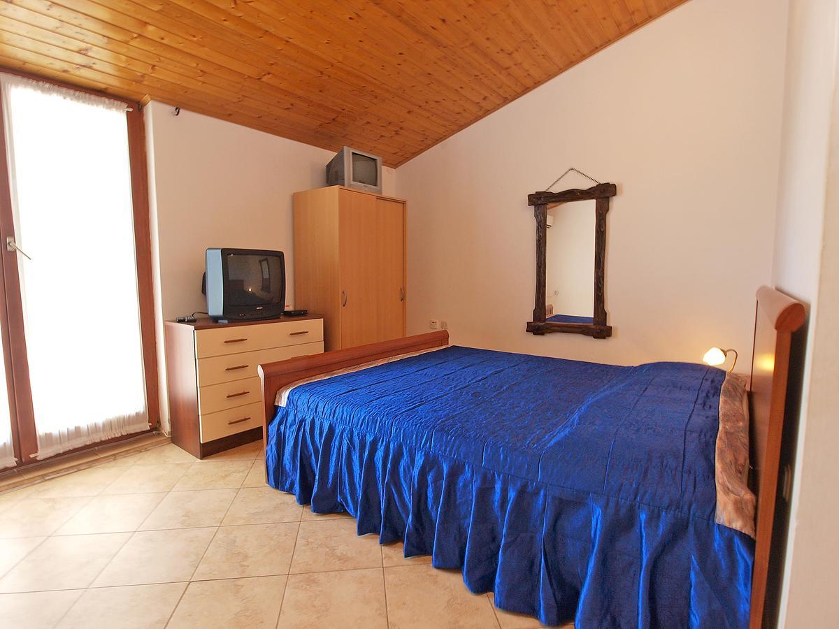 Apartment Mate 909